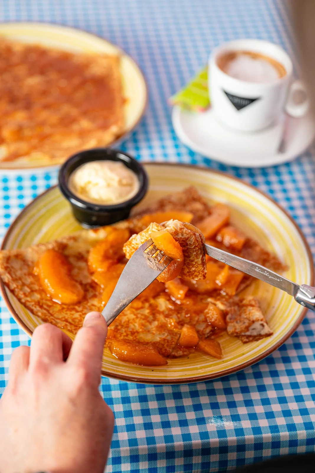 Une crêpe sucrée à table dans le comptoir de Limoges