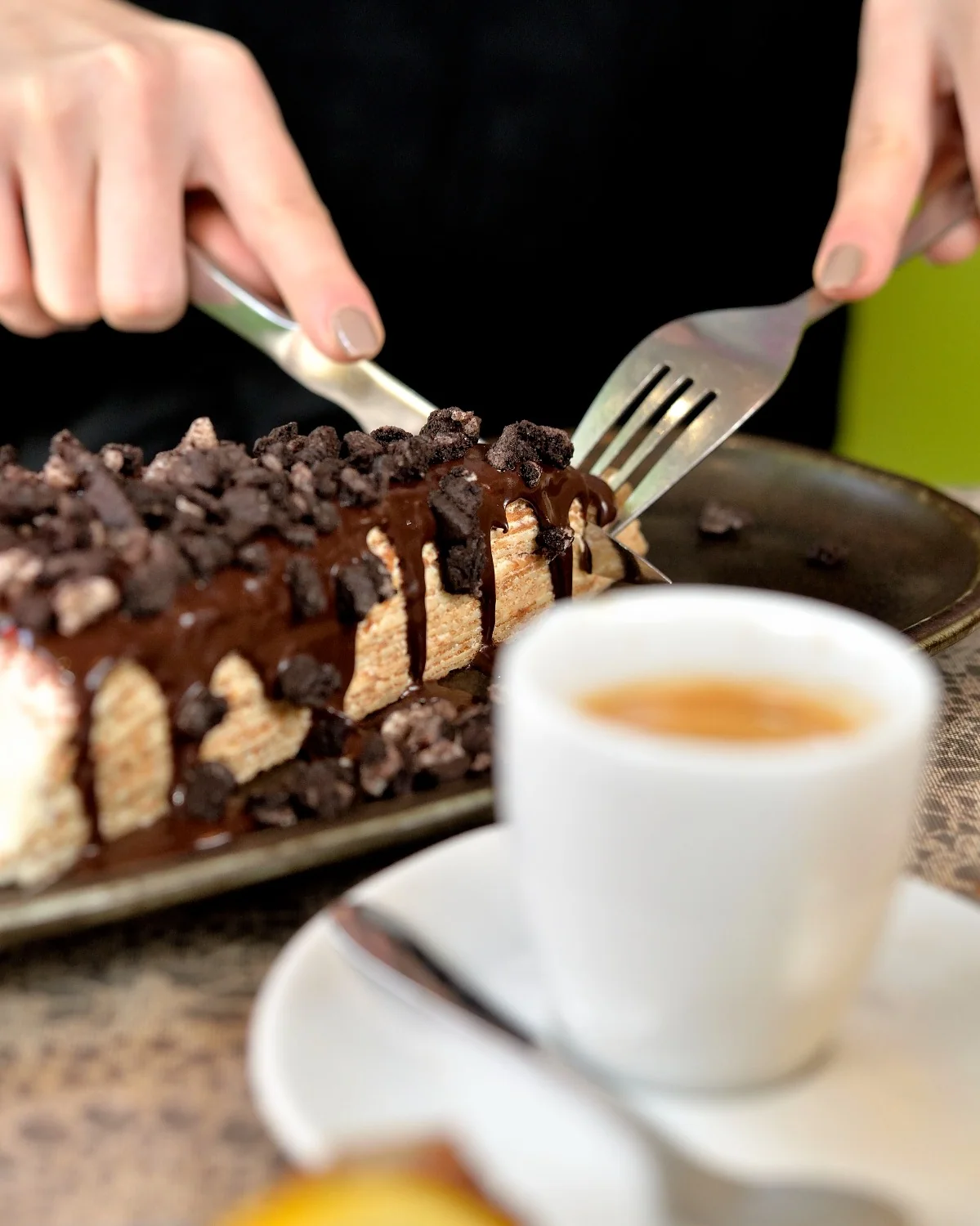 Une crêpe au chocolat servie à Orléans